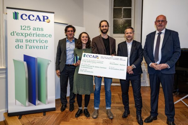 Stefano Ponta, président du jury, Joana Simond et Julien Gurtner de la Rebletzerie, Dimitri Kroemer, directeur CCAP et Didier Berberat, président du Conseil d’administration.
